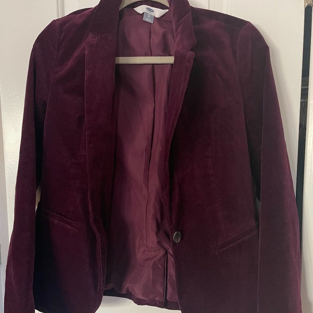 Deep purple/wine color velvet blazer for the holidays!